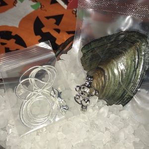 Monkey pearl cage with chain and oyster